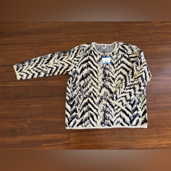 Anne Klein Sweaters - Anne Klein Women’s Crewneck Sweater